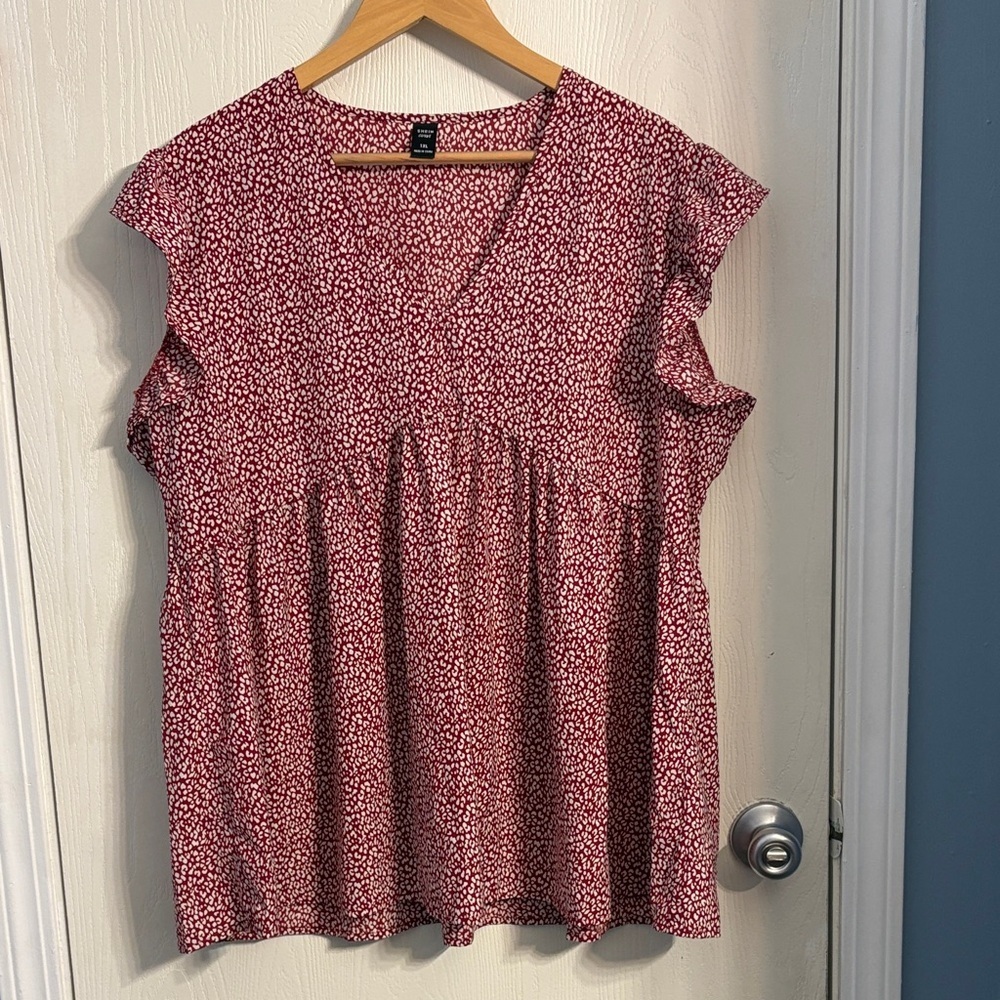 SHEIN Burgundy and White Floral V-Neck Flutter Sleeve Tunic